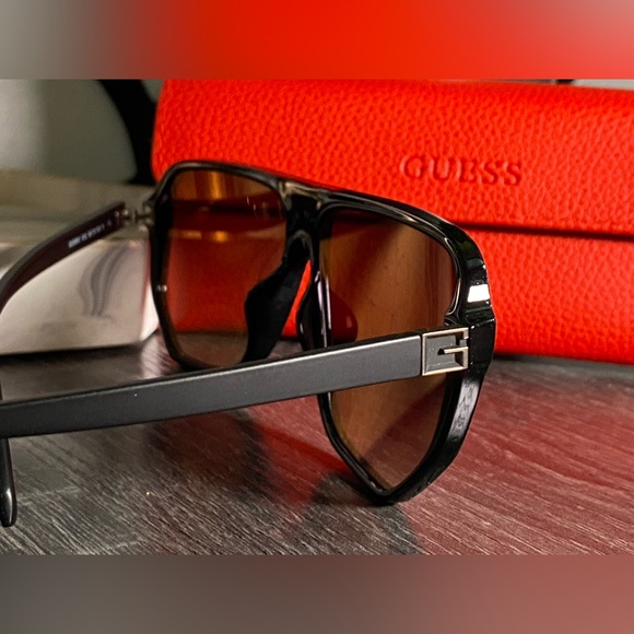 GUESS Sunglasses - Picture 3 of 5